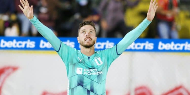 Com passagem pela LDU, Tomás Molina foi oferecido ao Vasco