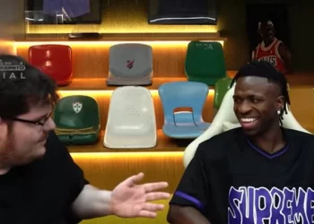 Casimiro pede para Vini Jr jogar no Vasco