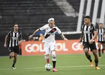 Luca Orellano desperdiça mais uma oportunidade no Vasco