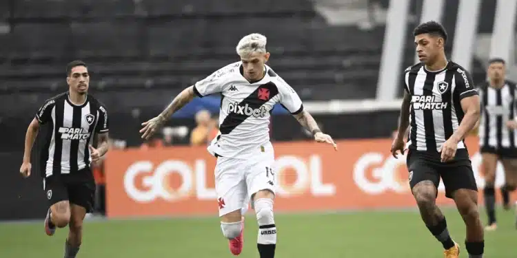 Luca Orellano desperdiça mais uma oportunidade no Vasco