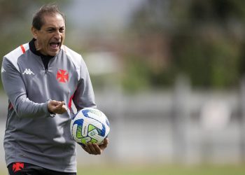 Ramón Díaz fica espantado negativamente com nova contratação do Vasco