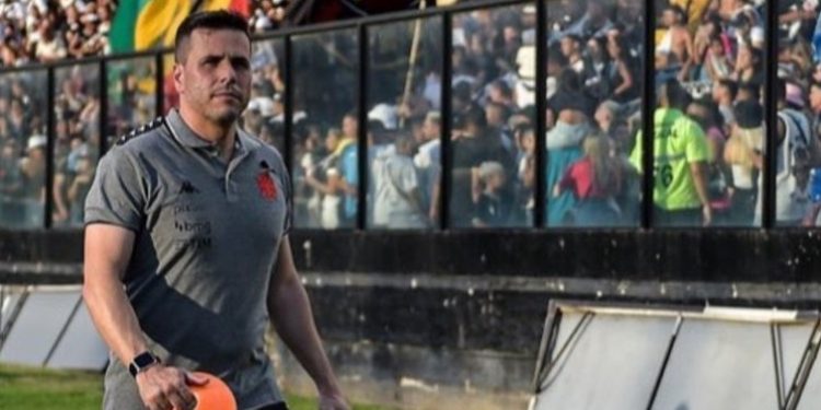 Vasco comunica desligamento de preparador físico da equipe profissional