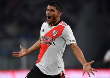 River Plate faz exigência de última hora para liberar Robert Rojas ao Vasco