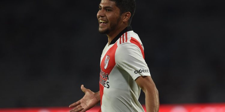 Robert Rojas: Vasco se acerta com River Plate e corre para conseguir documentação