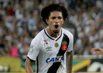 Douglas Luiz dá notícia animadora para torcida do Vasco