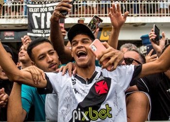 Vasco: Luva de Pedreiro protesta contra a 777 Partners