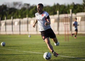 Vasco aposta em novos reforços para sair da zona