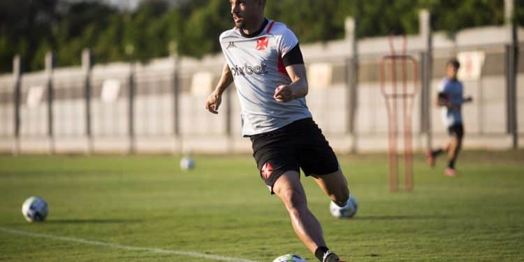 Vasco aposta em novos reforços para sair da zona