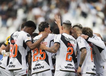 Média do elenco do Vasco cresce após chegada de jogadores experientes