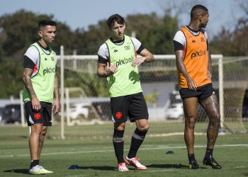 Vasco libera Galarza para procurar novo clube e não quer a permanência de Carabajal