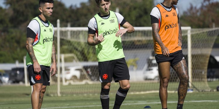 Vasco libera Galarza para procurar novo clube e não quer a permanência de Carabajal