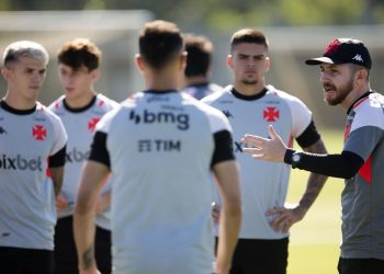 Com novidades e reforços: provável escalação do Vasco contra o Cruzeiro