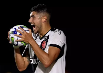 Pedro Raul: Negociação envolvendo Vasco e Toluca se arrasta