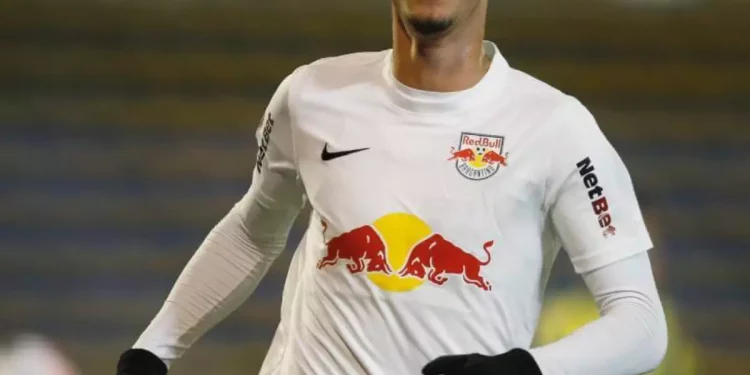 Vasco tenta novamente meia Bruno Praxedes, do Bragantino