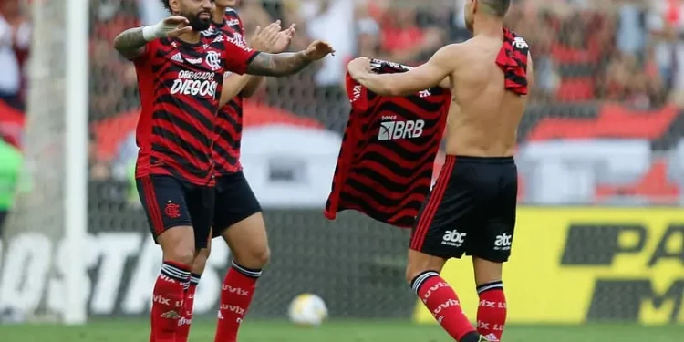 Ídolo do Flamengo revela admiração pelo Vasco