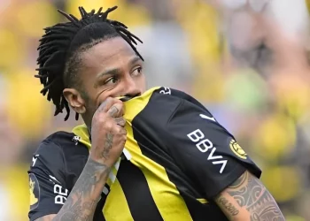 Vasco: Empresário de Abel Hernández vai à FIFA por rescisão do atacante