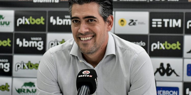 Vasco conseguiu fechar com mais reforços, diz jornalista