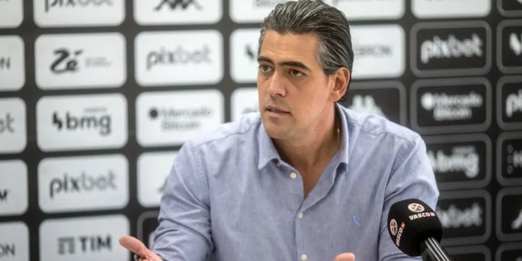 Vasco chega ao último dia da janela com várias pendências no elenco e sem camisa 10