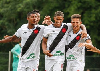 Jogador relacionado pelo Vasco no Carioca sai do clube