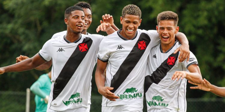 Jogador relacionado pelo Vasco no Carioca sai do clube