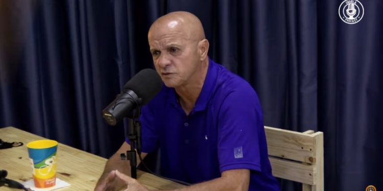 Dé Aranha viraliza ao pedir para não fazer mais jogos do Vasco pela Rádio Tupi