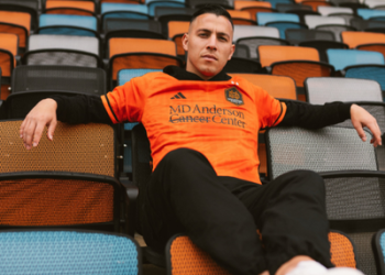 Esperança de gols do Vasco desembarca no Rio para ser anunciado