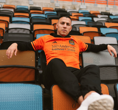 Esperança de gols do Vasco desembarca no Rio para ser anunciado