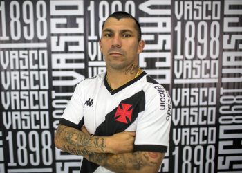 Vasco anuncia Gary Medel como novo reforço