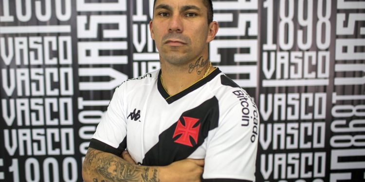 Vasco anuncia Gary Medel como novo reforço