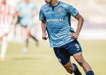 Vasco contrata centroavante exímio cabeceador para a base