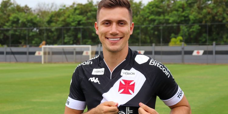 Vasco segue sem pagar Corinthians por Lucas Piton; clube paulista mantém cobranças