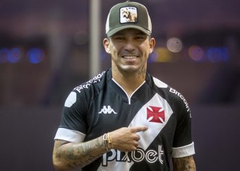 Reforço do Vasco realiza exames para começar a treinar com elenco