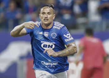 Torcedor do Vasco, Edu fecha com concorrente do Cruzmaltino