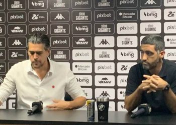 Torcida do Vasco faz campanha na internet pedindo demissão de Paulo Bracks e Luiz Mello