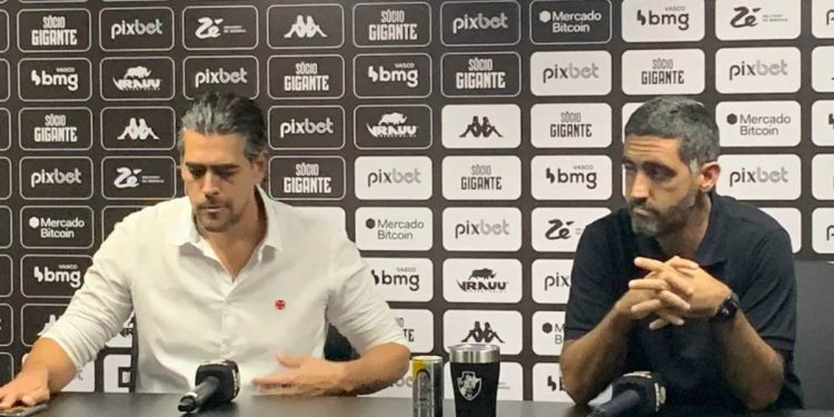 Torcida do Vasco faz campanha na internet pedindo demissão de Paulo Bracks e Luiz Mello