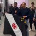 Torcida do Vasco recebe Ramón Díaz no aeroporto e pede reforços