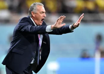 URGENTE! Gustavo Alfaro recusa primeira proposta do Vasco; negociação segue em andamento