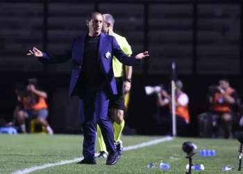 Vasco: De forma rápida, Ramón Díaz vê limitação e pede reforços