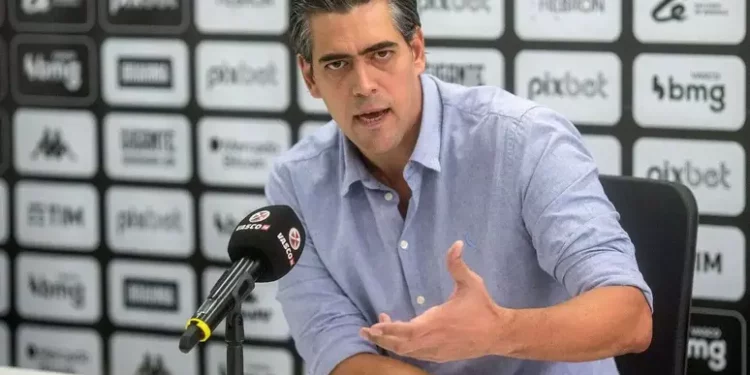 Vasco age no silêncio e quer contratar jogador destaque da Série B