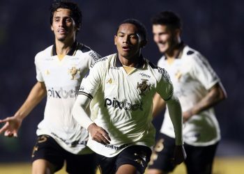 Vasco vende Eguinaldo e enche os cofres