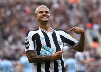 Bruno Guimarães revela ser vascaíno e leva torcida à loucura