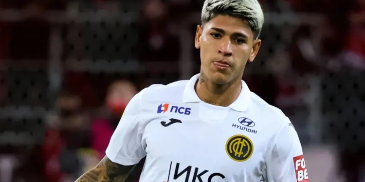 Vasco fica longe de Carrascal; Meia quer atuar pelo clube