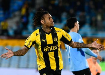 Vasco faz proposta por atacante Abel Hernández