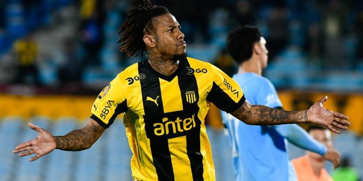 Vasco faz proposta por atacante Abel Hernández