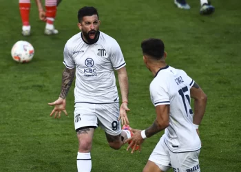 Michael Santos avisa ao Talleres que deseja jogar no Vasco