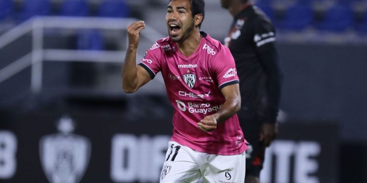 Júnior Sornoza foi oferecido ao Vasco