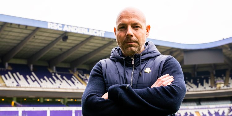 Clube da Europa entra na disputa com o Vasco por camisa 10