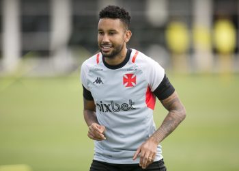 Jair deve ser titular do Vasco contra o Bahia