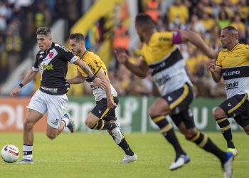 Vasco: Venda de Carlos Palacios para o Colo-Colo está próxima de ser finalizada