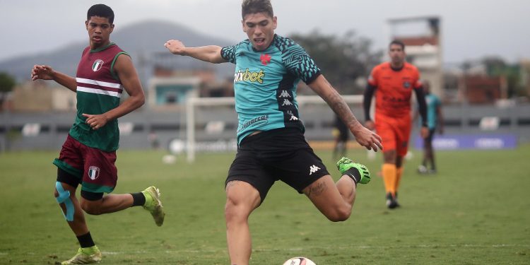 Vasco: Entenda como foi feita a venda de Palacios ao Colo-Colo